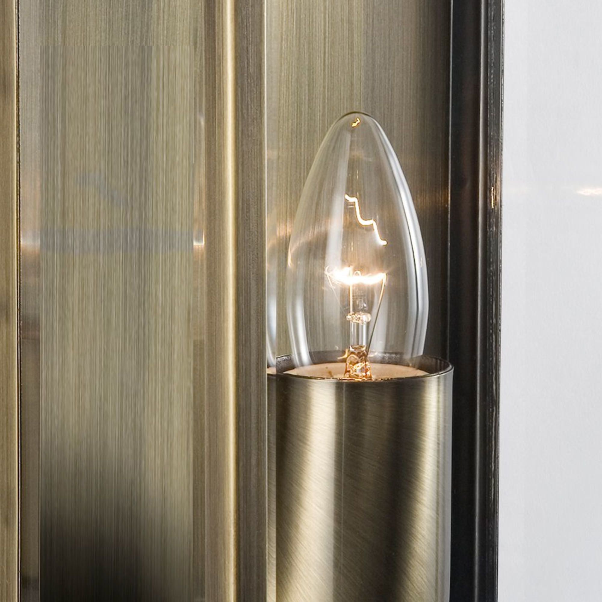 Box - Outdoor Wall & Porch Light - 1Lt Ant/Brass Rect Box