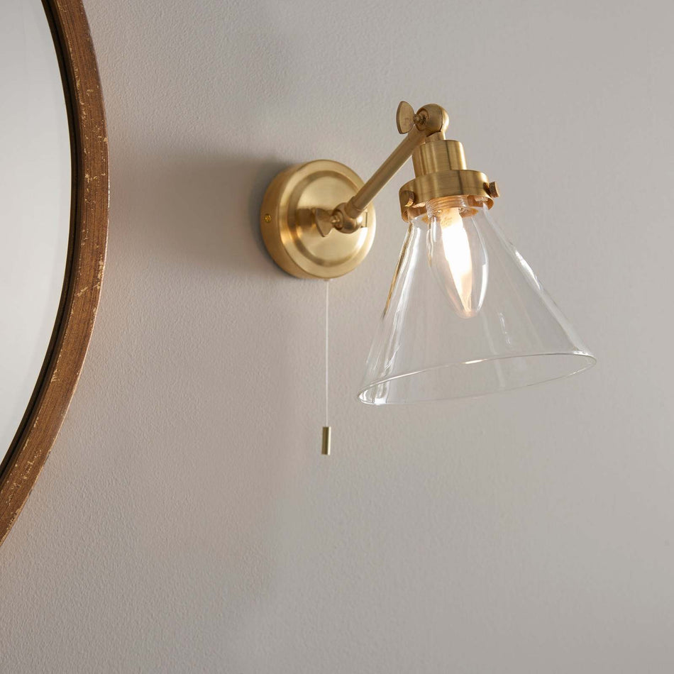 Faraday 1lt Wall Satin brass plate & clear glass